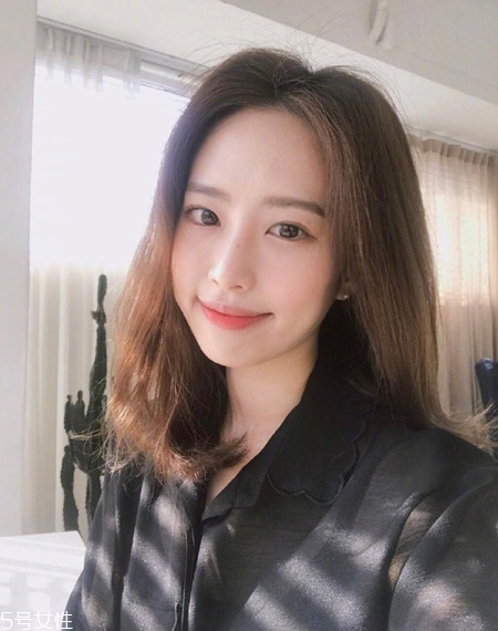 鵝蛋臉適合扎什么頭發好看 女生扎發發型大全