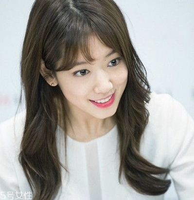 八字劉海怎么弄才好看 可愛軟萌的小女孩發型綁扎方法