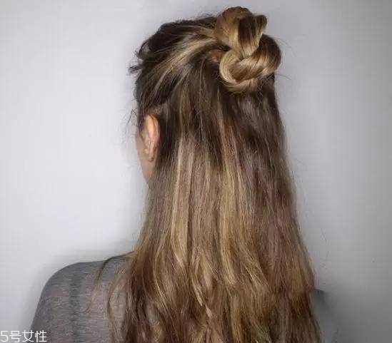 披肩發怎么弄好看圖解 六款新的編發教程