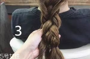披肩發怎么弄好看圖解 六款新的編發教程