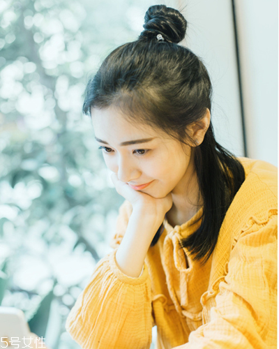 半丸子頭適合長發嗎 披肩發丸子頭扎法圖解
