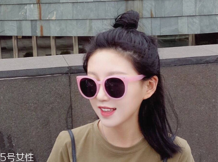 短發扎成丸子頭的方法 2018最新丸子頭扎法