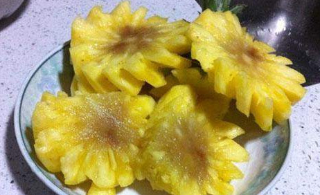 菠蘿里面發(fā)黑能吃嗎？切開菠蘿里面是黑色的怎么回事？