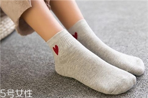襪子能放在洗衣機洗嗎？襪子最好手洗