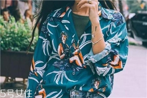 碎花衣服怎么搭配？美上天的秘密武器