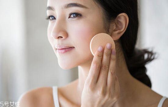 定妝的東西有哪些 四種定妝產品pk