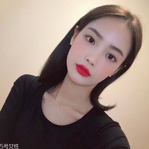 2022年流行短發還是長發 臉大的女生適合這些發型