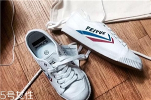 小白鞋買(mǎi)小了怎么辦？小白鞋太小這樣做