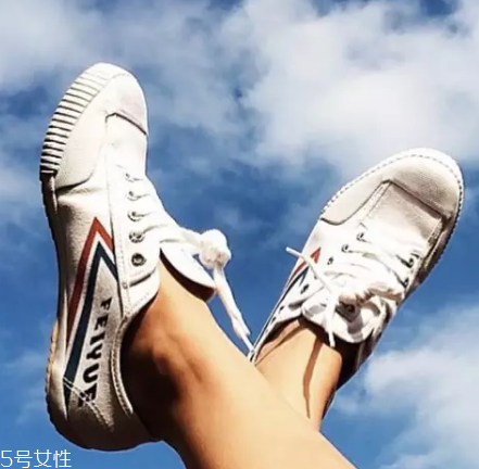 小白鞋淋雨怎么處理？小白鞋淋雨后保養方法