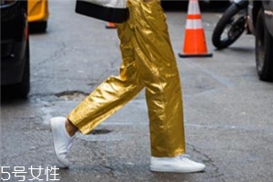 小白鞋脫皮了怎么修復？小白鞋脫皮修復技巧