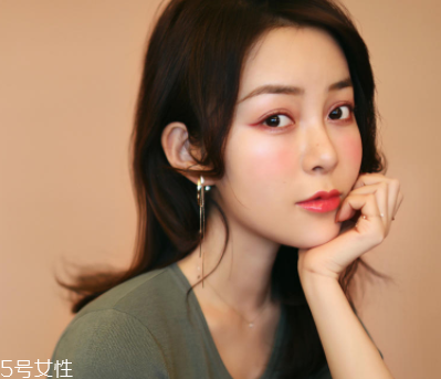 胖臉人戴什么耳環好看 這些耳環能打造V臉