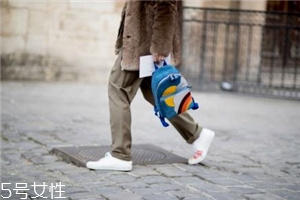 小白鞋為什么會發黃？小白鞋變黃的原因