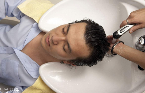 男生染什么顏色好看又低調 2022最流行發型顏色男生