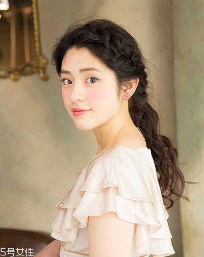簡單3步優雅馬尾編發教程圖解
