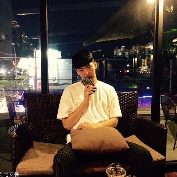 單眼皮男生適合什么發型 單眼皮男生也可以很帥