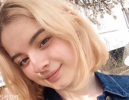 暗黃肌膚適合什么顏色的頭發 好看顯膚白的冷色系顏色