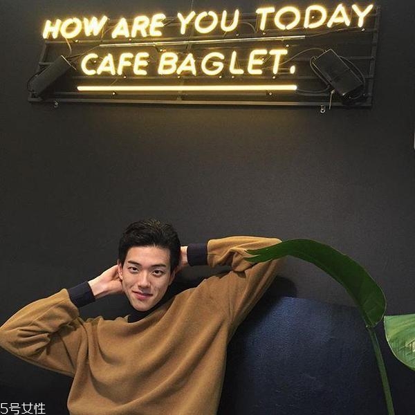 單眼皮男生適合什么發型 單眼皮男生也可以很帥