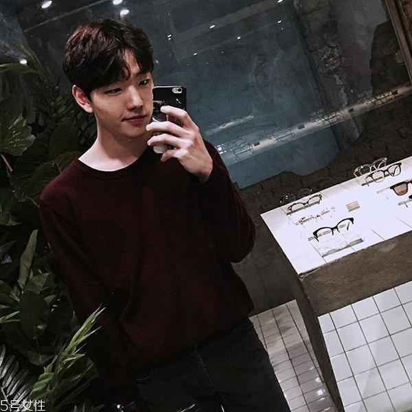 單眼皮男生適合什么發型 單眼皮男生也可以很帥