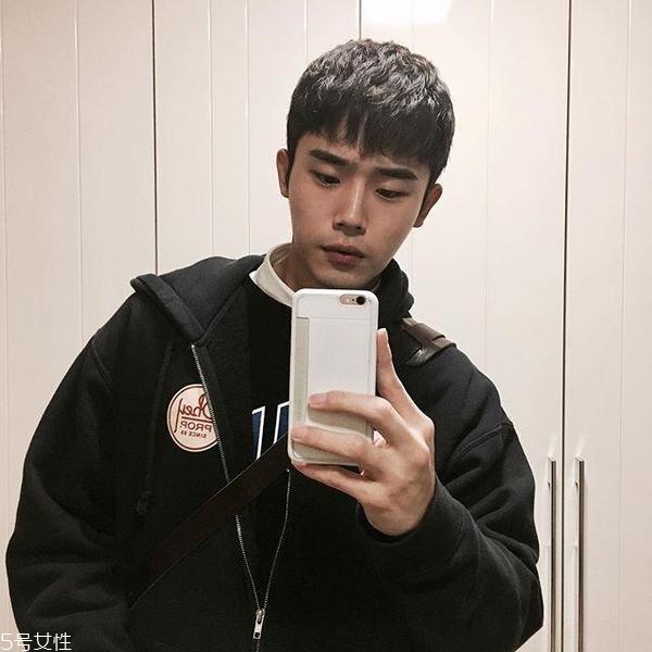 單眼皮男生適合什么發型 單眼皮男生也可以很帥