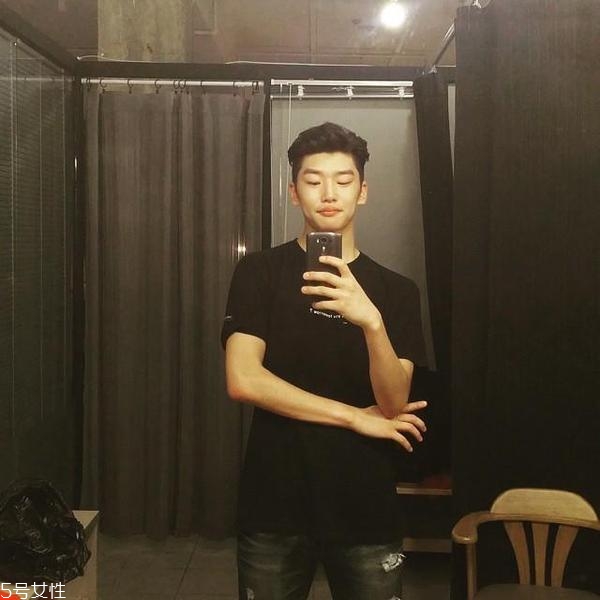 單眼皮男生適合什么發型 單眼皮男生也可以很帥