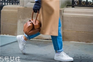 小白鞋蹭出黑條怎么辦？小白鞋黑印清洗方法