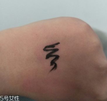 名創優品唇釉試色 名創優品小方管唇釉