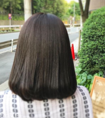 中長發燙發尾卷顯老嗎 長發燙發尾發型圖片2022