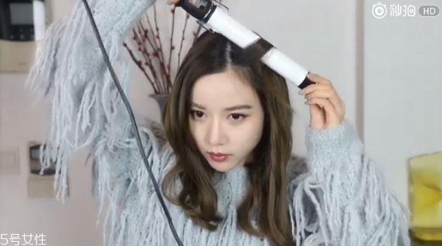 蓬松微曲卷發教程 微卷發型女中長發圖片