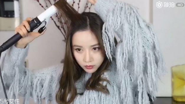 蓬松微曲卷發教程 微卷發型女中長發圖片