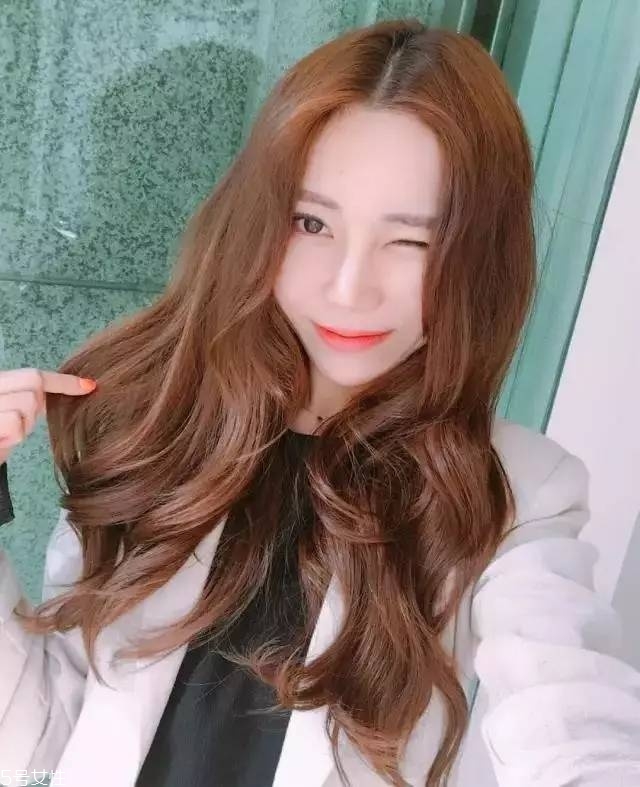 蓬松微曲卷發教程 微卷發型女中長發圖片