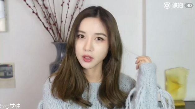蓬松微曲卷發教程 微卷發型女中長發圖片