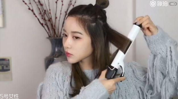蓬松微曲卷發教程 微卷發型女中長發圖片
