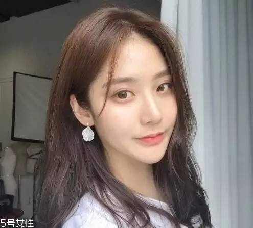蓬松微曲卷發教程 微卷發型女中長發圖片