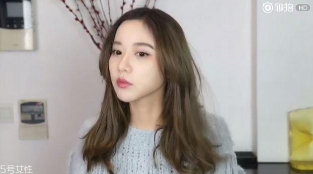 蓬松微曲卷發教程 微卷發型女中長發圖片