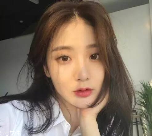 蓬松微曲卷發教程 微卷發型女中長發圖片