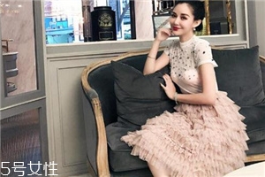 半身裙怎么搭配更優雅？半身裙穿搭技巧