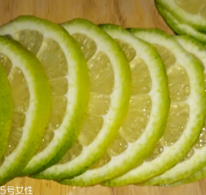 青檸檬可以敷臉嗎？青檸檬敷臉能美白嗎？