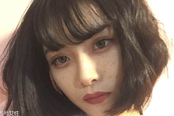 皮膚黃適合奶茶棕嗎 2018奶茶棕色發型圖片