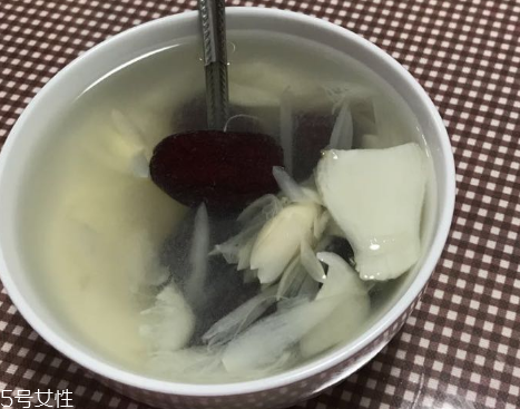 新鮮百合能泡水喝嗎？新鮮百合泡水好嗎？