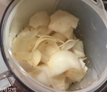 新鮮百合可以燉雞嗎？新鮮百合燉雞好吃嗎？