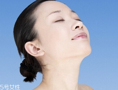 洗面奶能去黑頭嗎 去黑頭和去角質一樣嗎