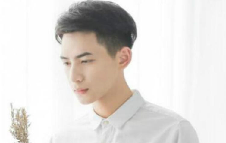 2022年男生流行的發型 簡單酷帥男生春夏發型