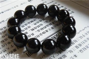 黑瑪瑙手串多少錢？黑瑪瑙手鏈?zhǔn)袌?chǎng)價(jià)格