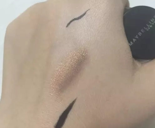 用防曬棒會花妝嗎？化妝了還能用防曬棒嗎