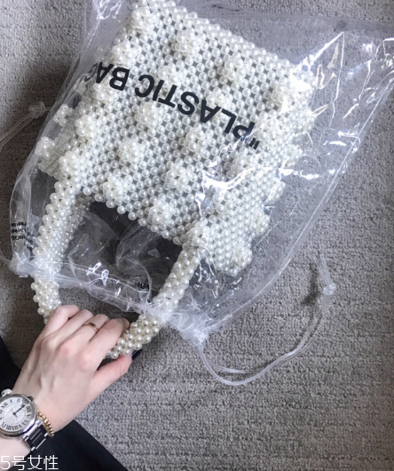 shrimps珍珠包多少錢？shrimps珍珠包包價格