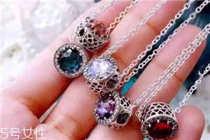 項鏈上的wk是什么意思？項鏈上wk代表什么含義