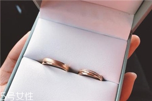 戒指應(yīng)該戴在哪個手上？戒指戴左手還是右手
