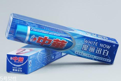 牙粉和牙膏哪個好 牙粉和牙膏的區別