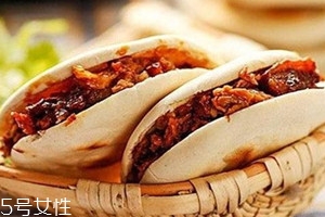 臘汁肉夾饃和老潼關肉夾饃區別 臘汁肉夾饃和老潼關肉夾饃哪個好