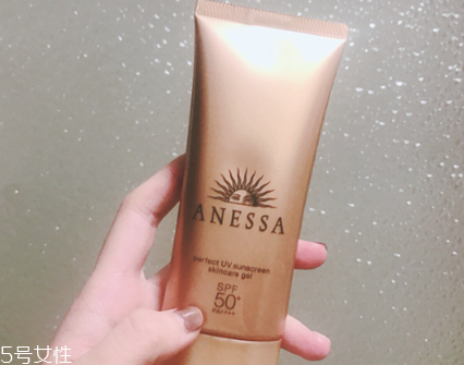 2018新版安耐曬金瓶有幾種包裝 安耐曬各種顏色的區別